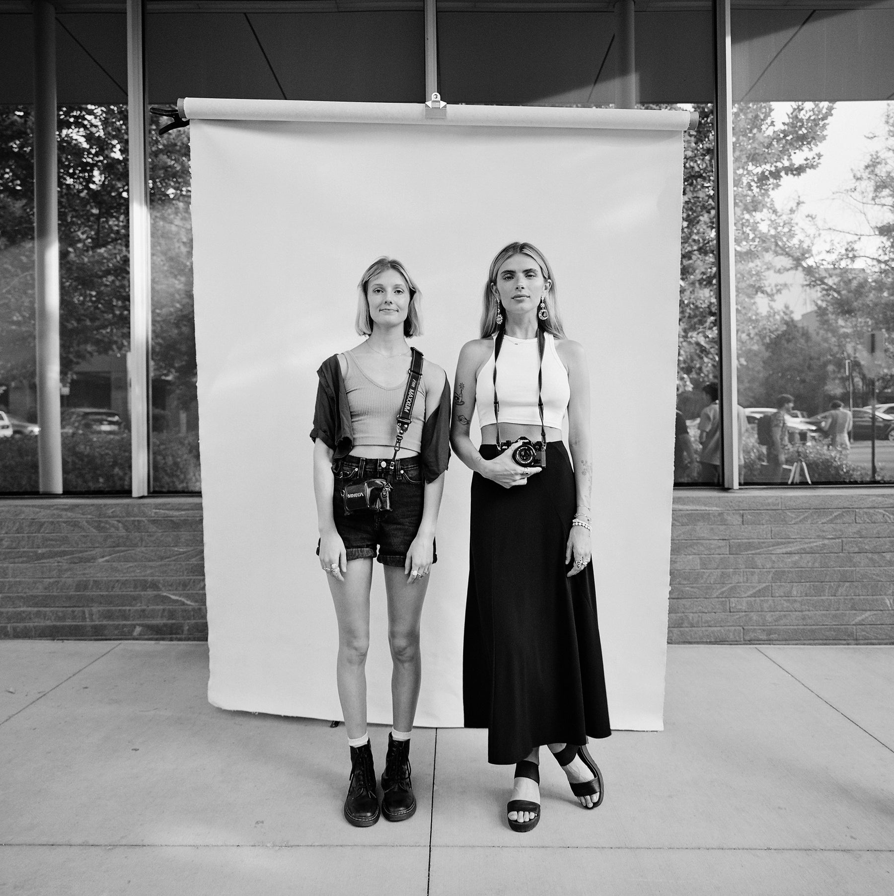find lab ultraviolet backdrops two girls portait provo