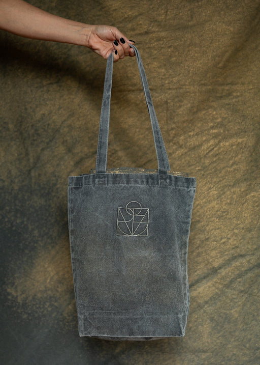 gold accented backdrop in a bag